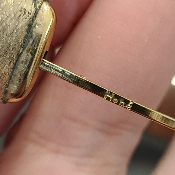 Hobe gold plate hinge bangle - Picture 3 of 4